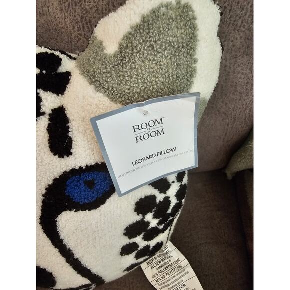 Leopard Cheetah Faced Head Throw Pillow Occasional New W Tags - Picture 4 of 6